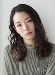 年代 40代 パーマ しっかり 強めの 秋冬 今人気no 1の髪型 ヘアスタイルは ヘアカタログbeauty Navi