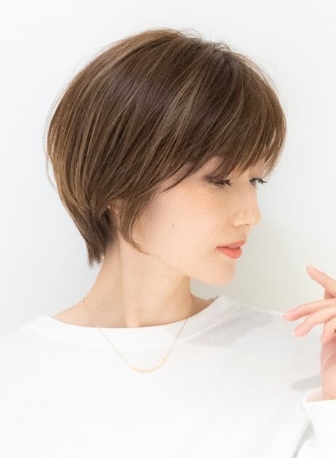 ショートヘア 大人のシンプルでおしゃれなショートヘア Beautrium Peninsulaの髪型 ヘアスタイル ヘアカタログ 21春夏