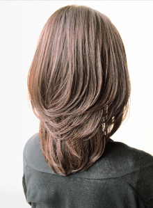 ミディアム 毛流れがキレイ ボリュームウルフレイヤー Afloat Japanの髪型 ヘアスタイル ヘアカタログ 21春夏