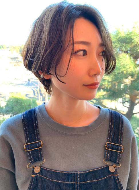 ショートヘア 前髪なし前下がりショートボブ Beautrium 鎌倉小町の髪型 ヘアスタイル ヘアカタログ 21秋冬