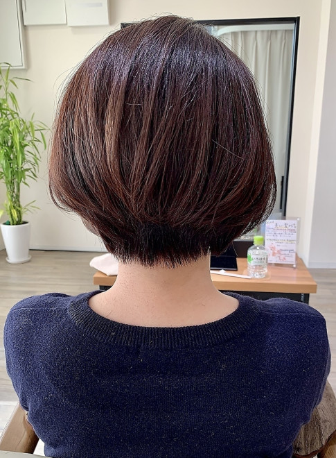 ショートヘア 小顔内巻きショートボブ I の髪型 ヘアスタイル ヘアカタログ 21春夏