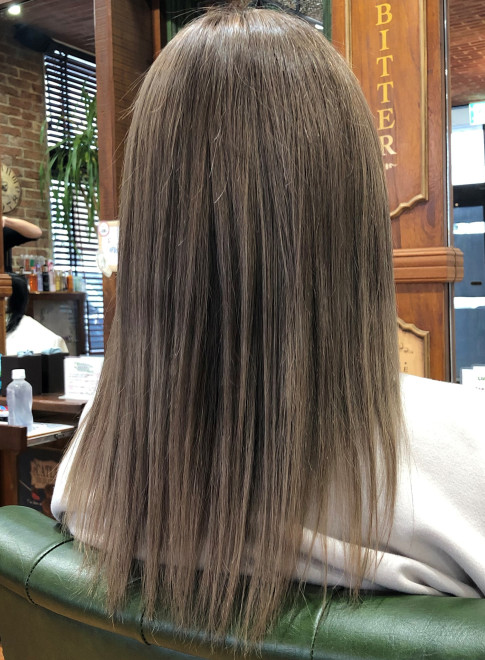 セミロング ブリーチオンカラー グレージュ Hair Designer S Ferryの髪型 ヘアスタイル ヘアカタログ 21春夏