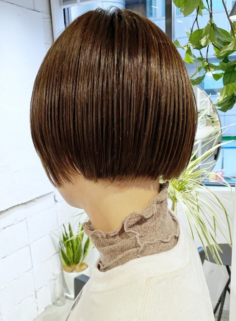ショートヘア スタイルよく 首が綺麗に見えるミニボブ Letonの髪型 ヘアスタイル ヘアカタログ 22秋冬