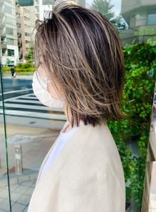 ストレートが女性らしい ミディアムレイヤーのヘアカタログ 髪型 ビューティーナビ