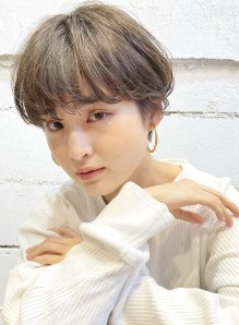 おでこ 広い 髪型 画像あり の髪型 ヘアスタイル ヘアカタログ情報 21秋冬