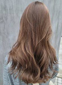 ミルクティー 髪色 画像あり の髪型 ヘアスタイル ヘアカタログ情報 22春夏