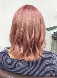 今流行りの髪色 ピンクベージュ が可愛いヘアスタイルカタログ 髪型 ヘアスタイル ヘアカタログ ビューティーナビ
