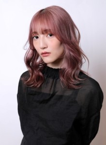 今流行りの髪色「ピンクベージュ」が可愛いヘアスタイルカタログ