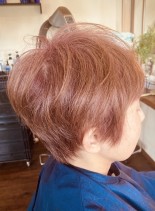 ショート×ピンクブラウンカラー（髪型ショートヘア）