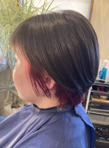 ショート×ピンクインナーカラー（髪型ショートヘア）