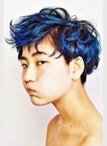 blue（髪型ショートヘア）